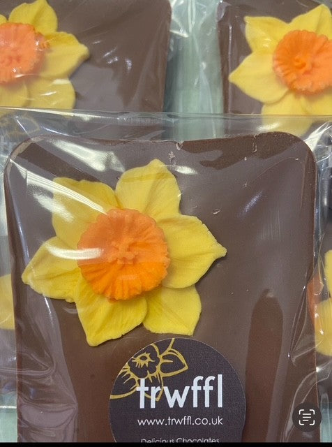 Milk Chocolate daffodil decorated bar